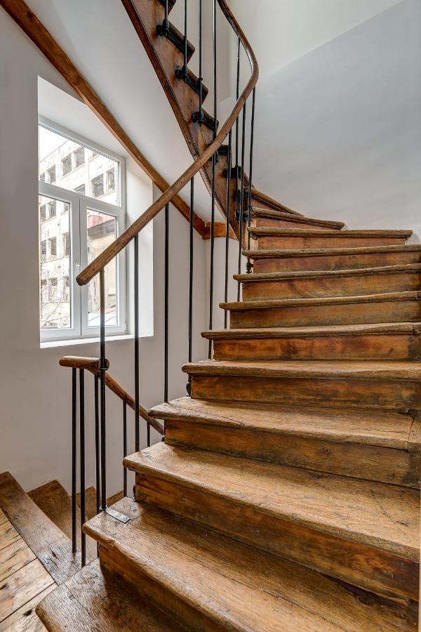 Upstairs Boutique 4*