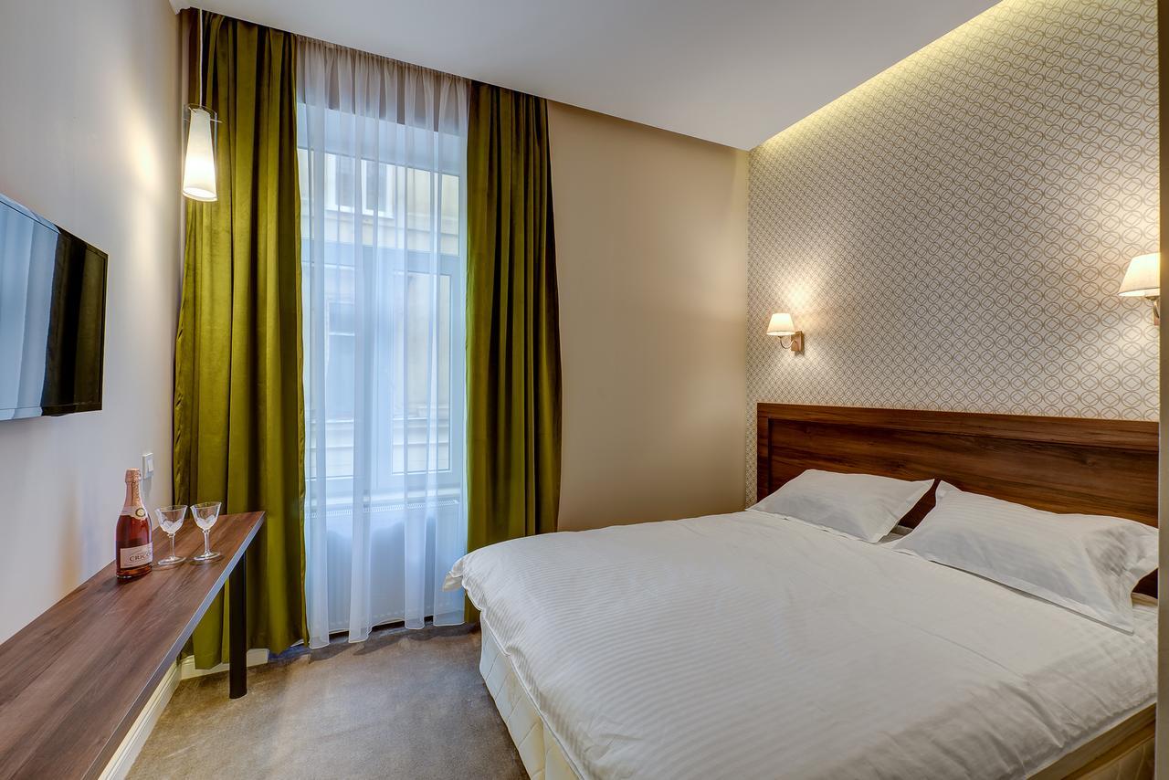 Upstairs Boutique 4* Bucureşti